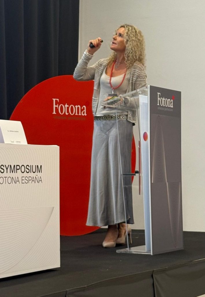 Dra. Lazzaletta ponente en el I simposio de FOTONA España
